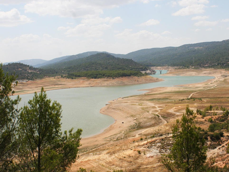 Continúa el descenso del nivel de agua embalsada en la cabecera del Tajo - imagen 1