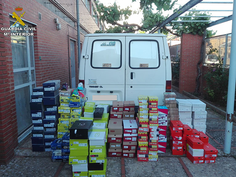 Detenidas dos personas tras robar más de 1.000 pares de zapatos en Motilla del Palancar - imagen 1