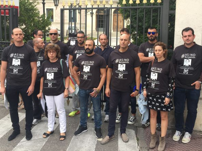 Prieto presenta una querella contra los autores de la campaña "Así no, Benjamín" - imagen 1