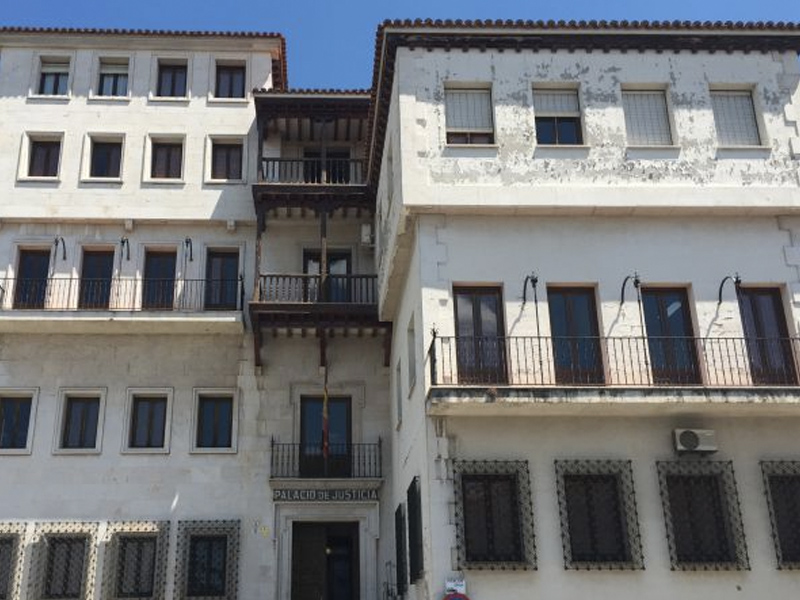 Condenan al ex director de una sucursal bancaria de Iniesta por sustraer dinero de cuentas de clientes - imagen 1