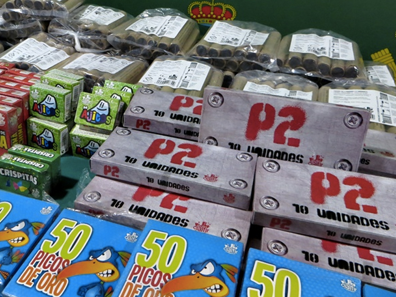 Denunciado por tener casi 5.000 artículos pirotécnicos que vendía a menores en un coche en Villamalea - imagen 1