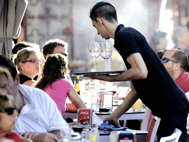 Más de 4.000 nuevos contratos eventuales durante Semana Santa en Castilla-la Mancha - imagen 1