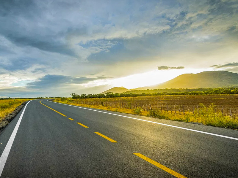 La DGT estudia bajar a 90 km/h la velocidad máxima en carreteras convencionales - imagen 1