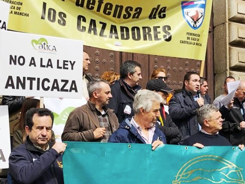 Miles de cazadores se concentran en Castilla-La Mancha para pedir respeto a la caza - imagen 1