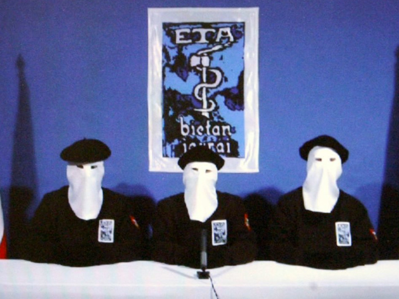 La banda terrorista ETA pide 'perdón' y reconoce 'el daño causado' antes de disolverse - imagen 1