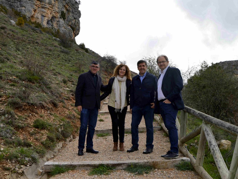 La Vega del Codorno recupera el camino de acceso a la cueva del Belén Viviente - imagen 1