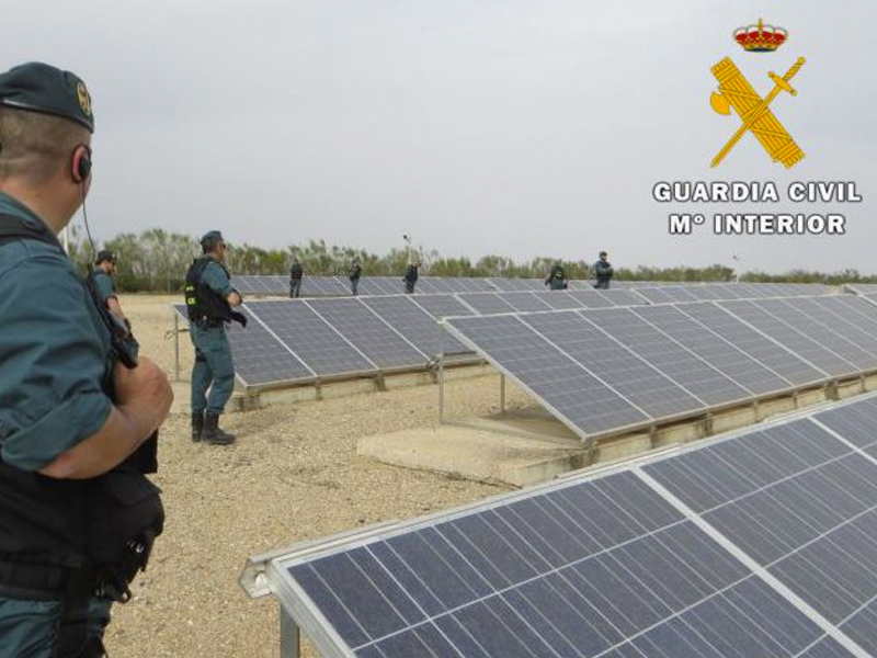 8 detenidos por tráfico de drogas: adulteraban cocaína en una planta solar de La Roda - imagen 1