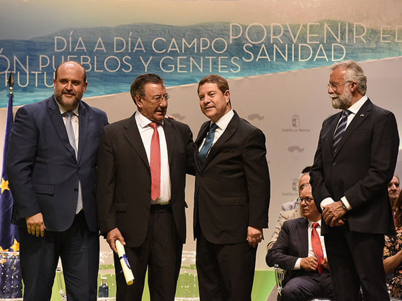 Herminio Navalón recuerda al recoger el reconocimiento de hijo predilecto que "el coche eléctrico es el futuro" - imagen 1