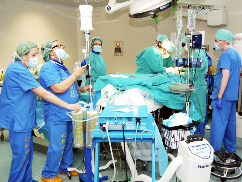 El Gobierno de CLM reduce en 13.250 pacientes las listas de espera durante el último año - imagen 1