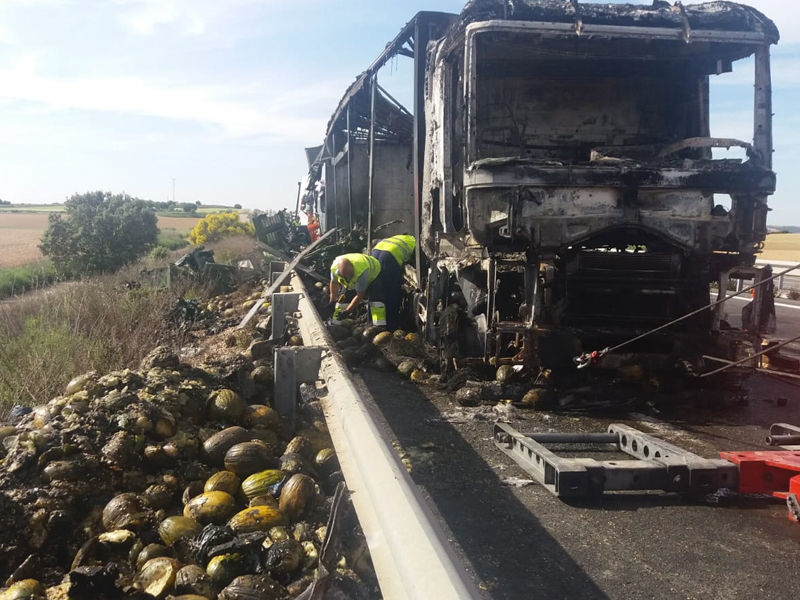 Se incendia un camión en la A-3 y complica la circulación - imagen 1