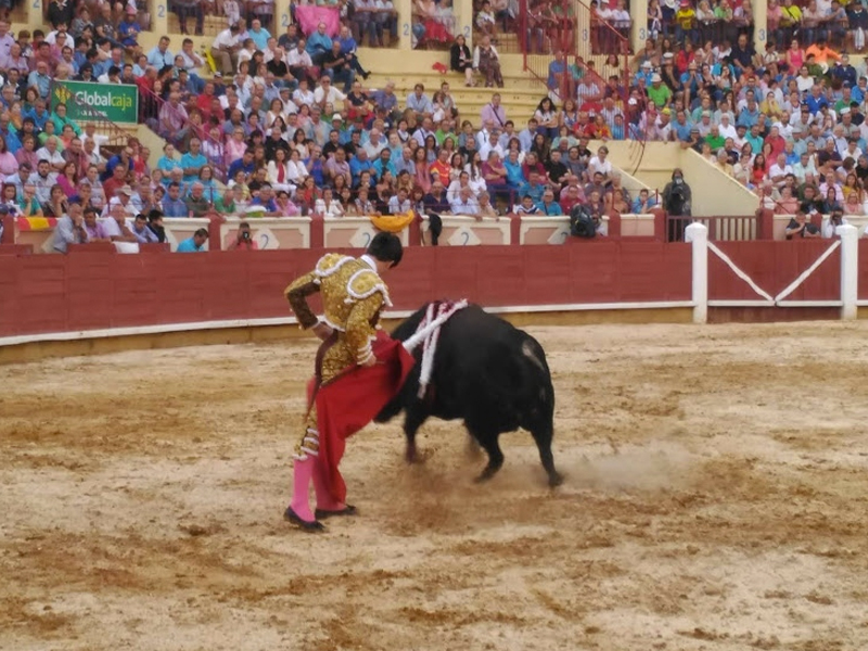 Triple puerta grande para una tarde que se salvó 'in extremis' por la fuerte lluvia - imagen 1