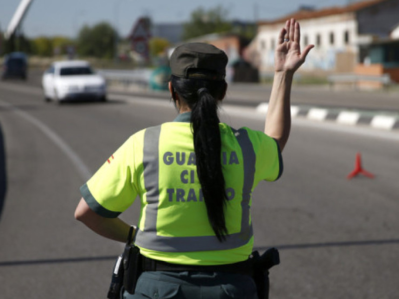 Tráfico inicia una campaña especial de control de distracciones al volante - imagen 1