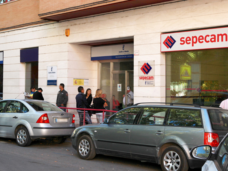 El paro baja en 3.509 personas en Castilla-La Mancha en noviembre - imagen 1