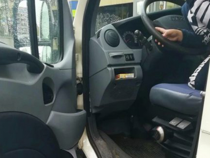 Vuelven a dejar a un niño solo dentro de un vehículo con el motor encendido en Albacete capital - imagen 1