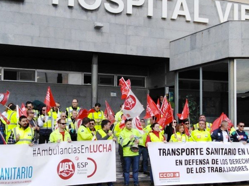 Trabajadores de ambulancias exigen en Cuenca el cumplimiento de su convenio - imagen 1