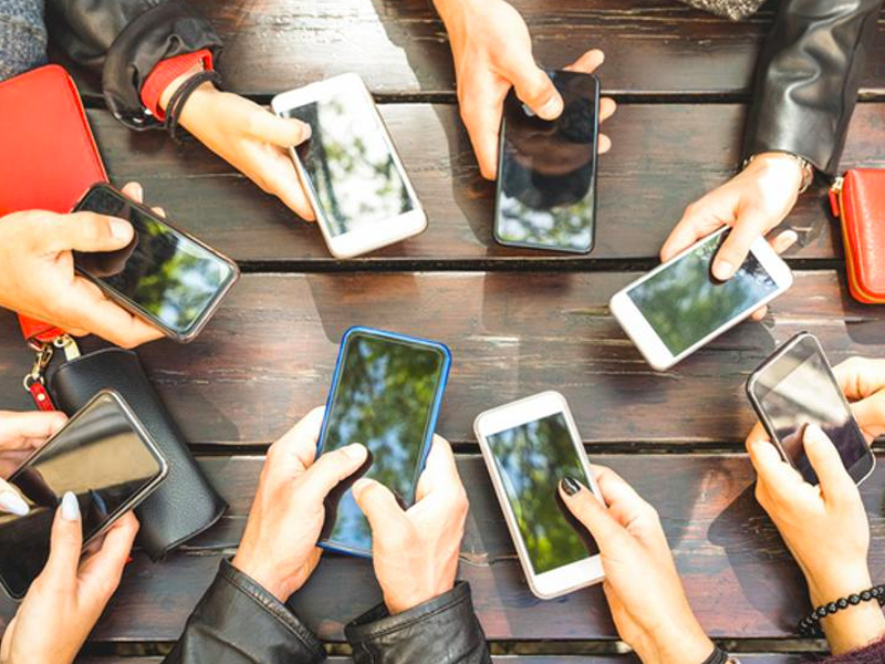 ¿A cuánta radiación nos exponemos por los móviles en eventos multitudinarios? La UCLM lo mide en la feria de Albacete - imagen 1