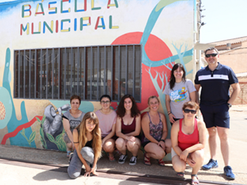 Un mural sirve de homenaje al trabajo de la mujer en Buenache - imagen 1