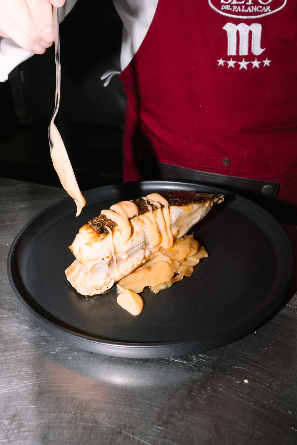 Servicio de un plato en Restaurante Cella del Palancar